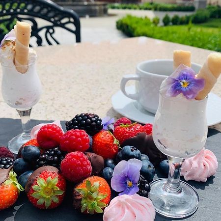 Hotel Palac Poledno Екстер'єр фото