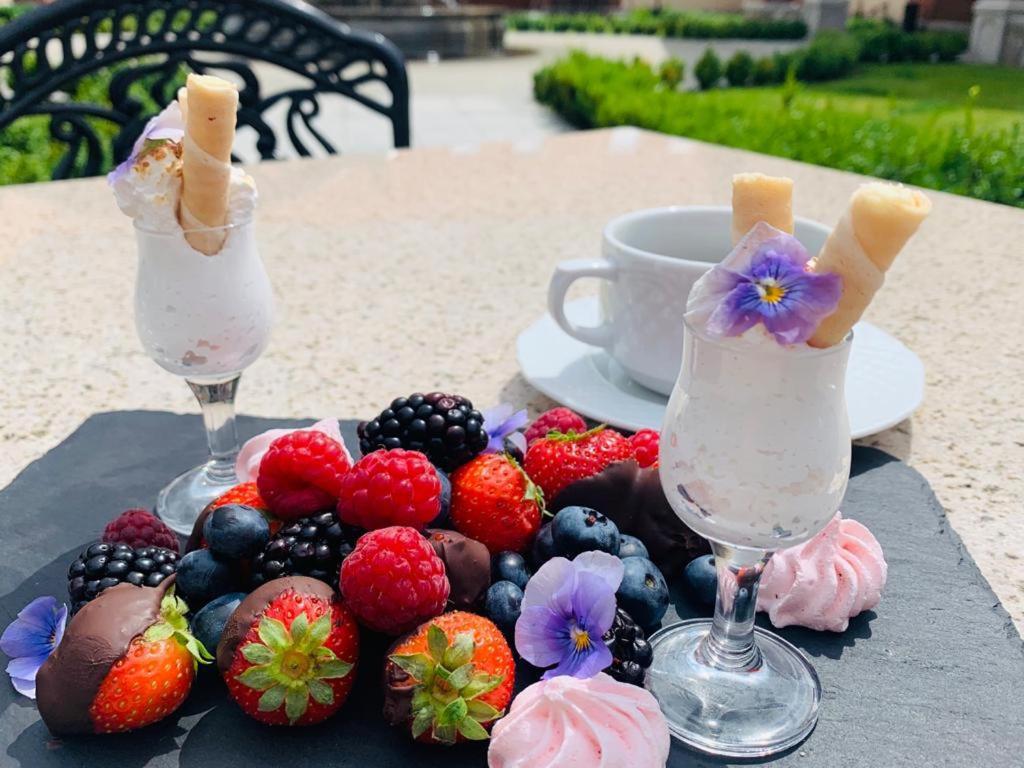 Hotel Palac Poledno Екстер'єр фото