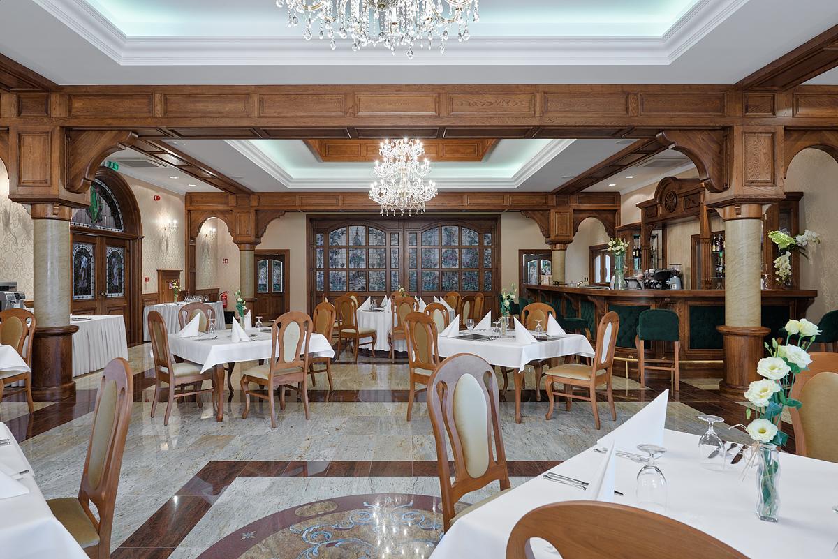 Hotel Palac Poledno Екстер'єр фото