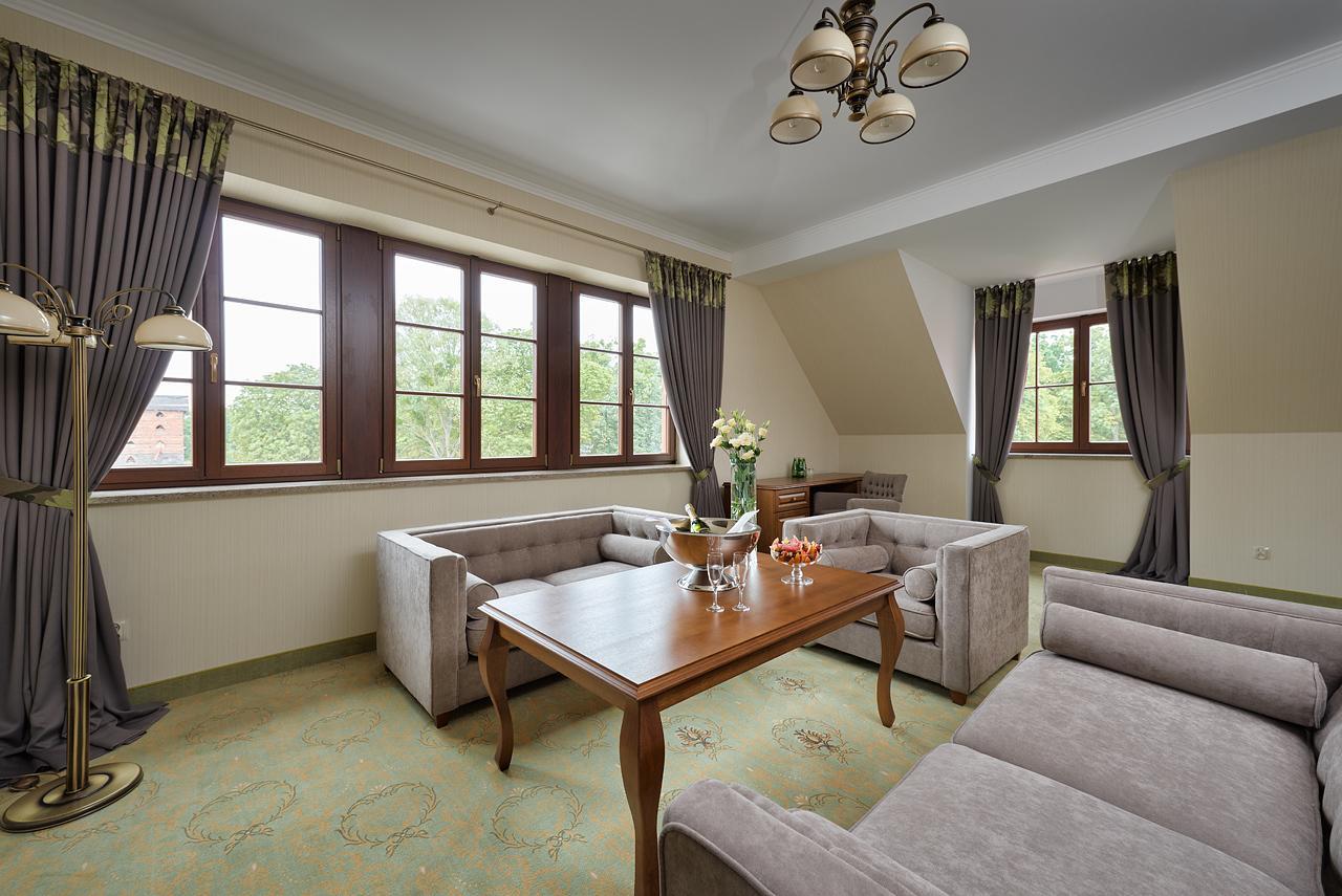 Hotel Palac Poledno Екстер'єр фото