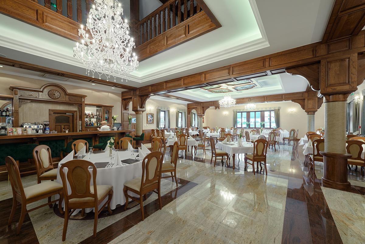 Hotel Palac Poledno Екстер'єр фото