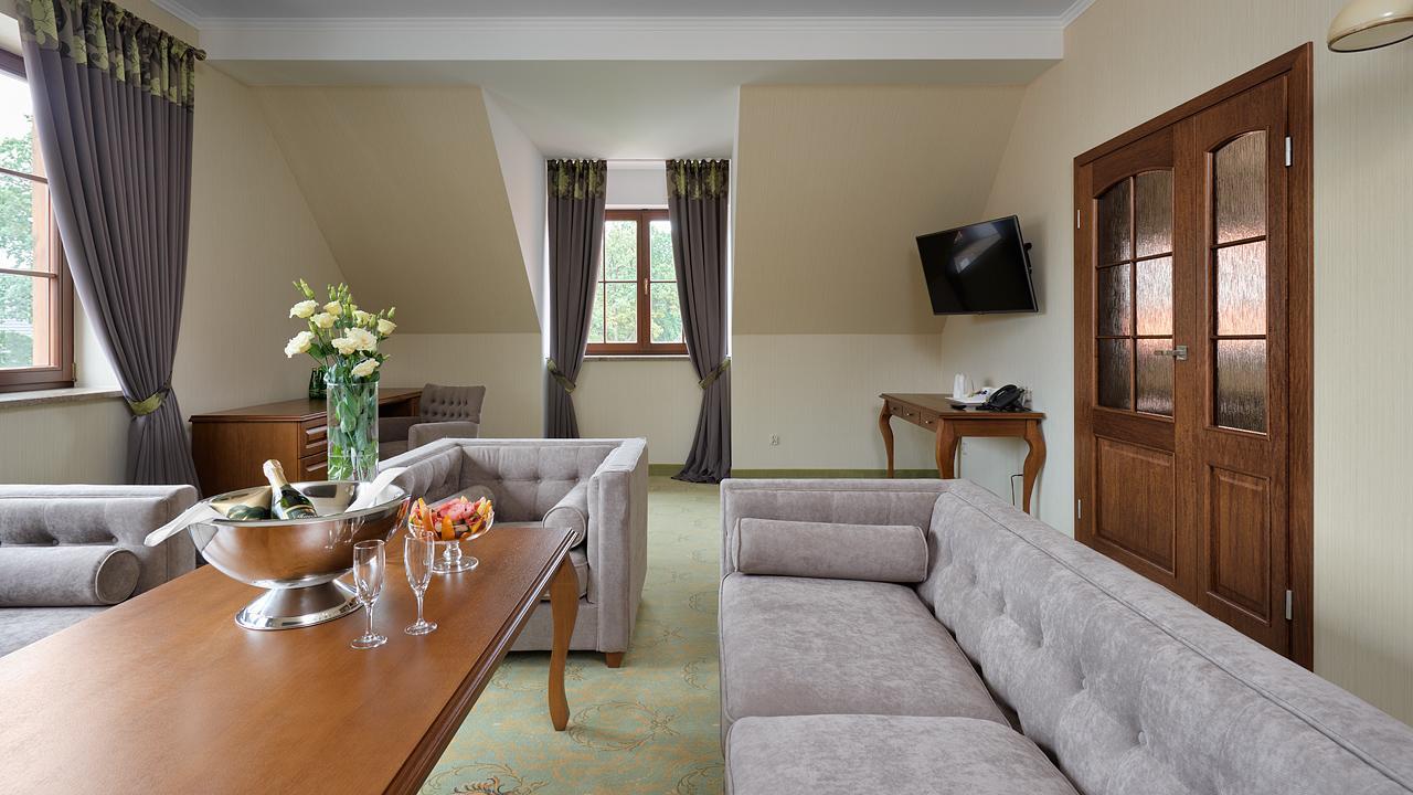 Hotel Palac Poledno Екстер'єр фото