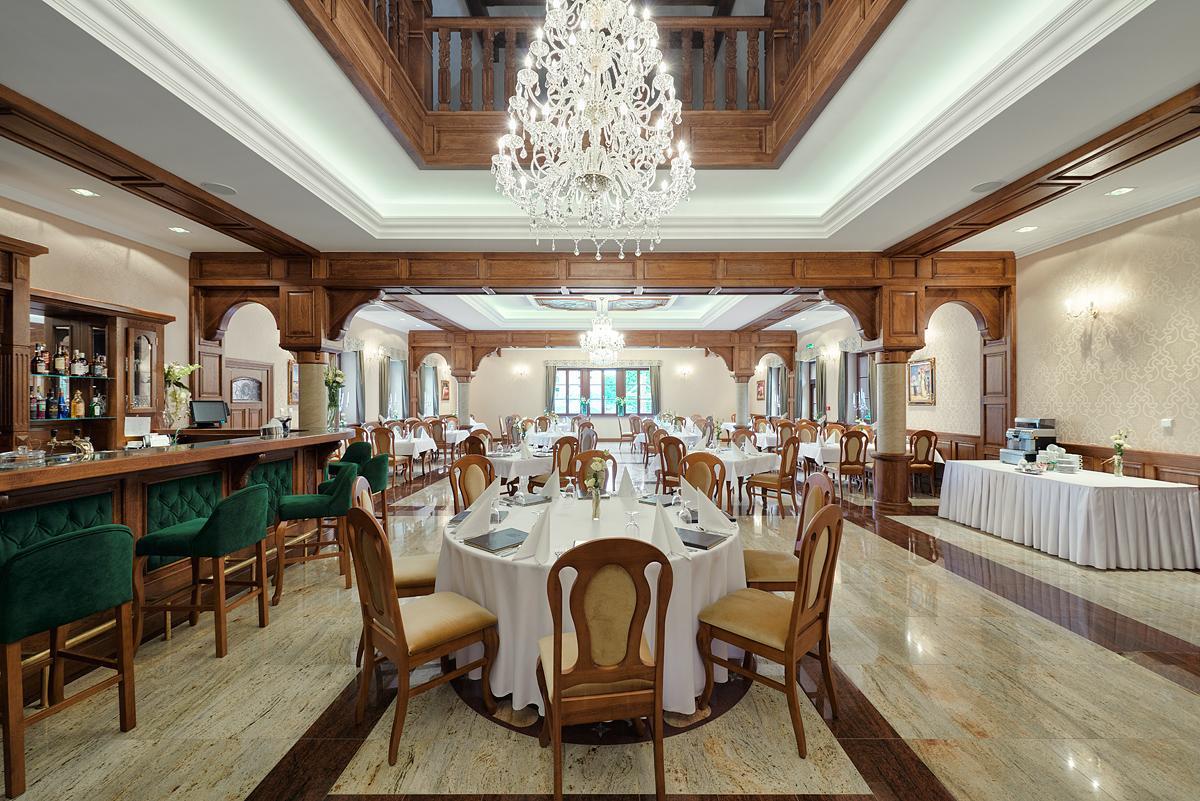 Hotel Palac Poledno Екстер'єр фото